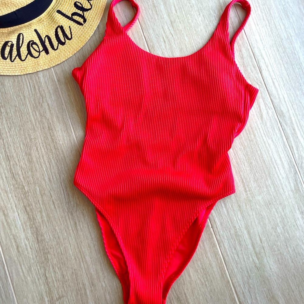 Sexy Hollister Red Highcut ribbed one piece 👙🌴